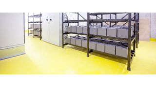 Umnutzung zu einem Batterieraum: Mit „StoPox WL 113“ lässt sich ein isolierender
Boden einfach und schnell mit ableitfähigen Eigenschaften ausstatten. (Bild: denboma - stock.adobe.com)