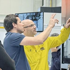 Le nouveau capteur d’outils de Sandvik — pas encore officiellement lancé sur le marché — a suscité un vif intérêt chez les visiteurs. Grâce à ce nouveau capteur, les forces et vibrations du processus d’usinage peuvent être mesurées, enregistrées et comparées.(Source :  Wenk AG)