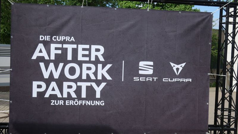 Eine Afterwork-Party sollte Bestands- und Neukunden an den Standort locken. (Grimm/»kfz-betrieb«)