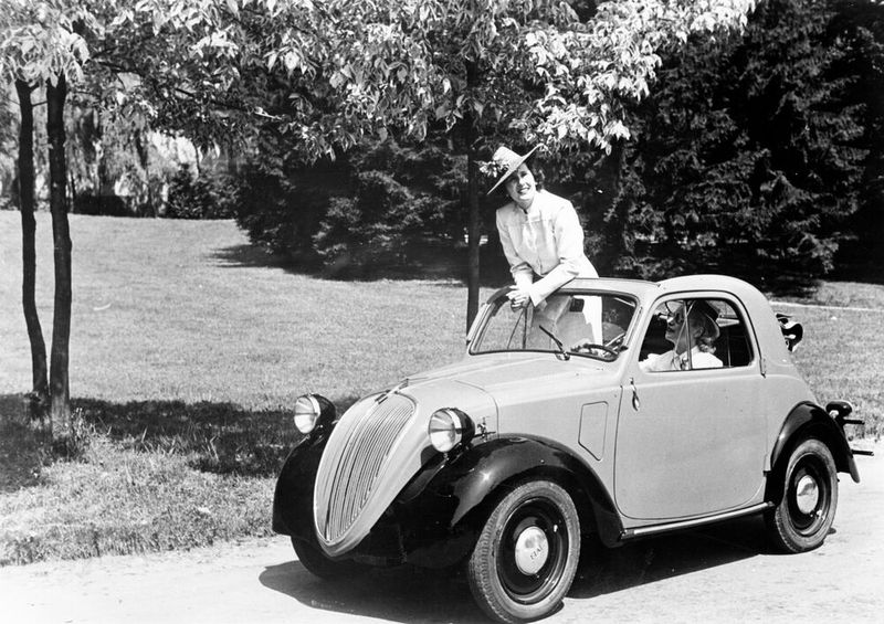 Als erster Kult-Kleinwagen mit einem Frontdesign im Kindchenschema ging 1936 der Fiat 500 Topolino in Großserie. (Bild: Fiat)