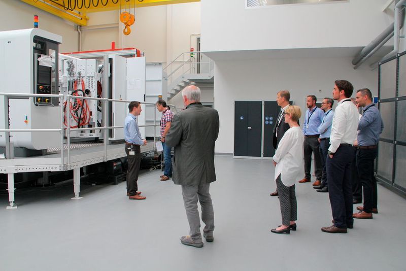 Martin Lagler, Director GLobal Application Technology, Die Casting Bühler AG, vor der erstamls auf der GIFA präsentierten Druckgiessmaschine Fusion, die durch ein modulares Konzept sowohl  als Basismaschine als auch im Performance-Bereich eingesetzt werden kann. (Giesserei Verband)