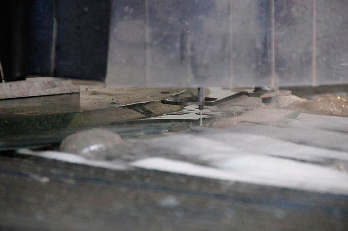 Speziell für das Schneiden von Abschrägungen und das Korrigieren des Winkelfehlers hat Resato einen fünfachsigen 2,5D-Schneidkopf entwickelt. (Bild: Resato)
