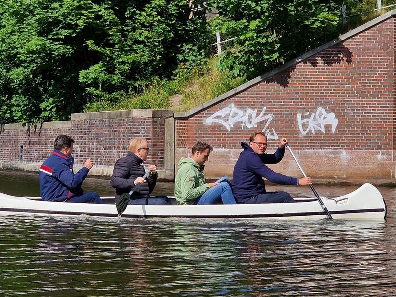 Team Microsoft 365 bei der Kanu-Rallye (v. l.): Marc Sonnabend, Olaf Kaiser, Christian Goebel, Martin Klein  (Bild: Capelletti & Perl)
