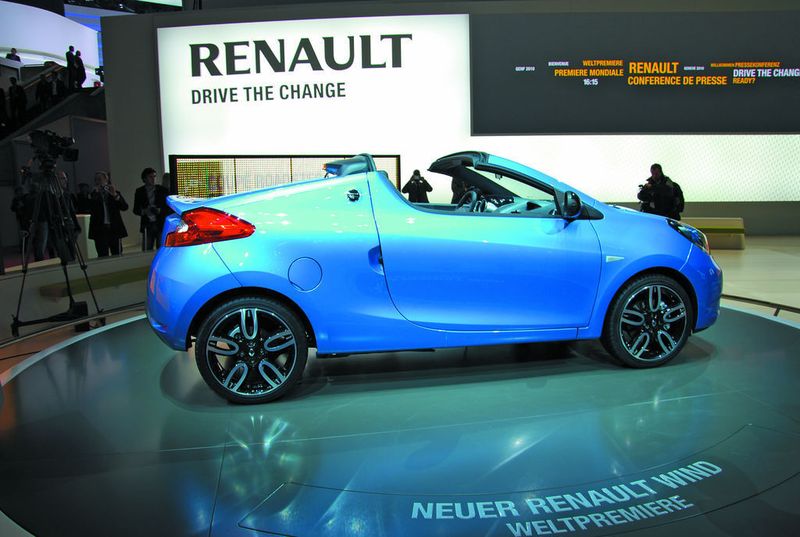 Der Renault Wind hat ein ungewöhnliches Verdeck und ein sehr hohes Heck. (Archiv: Vogel Business Media)