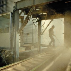 Bild 1: Explosionsgefahr besteht in praktisch allen Industriezweigen, in denen pulver- und staubförmige Produkte verarbeitet werden.