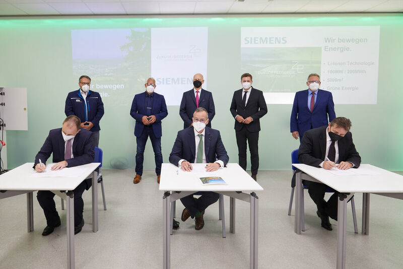 Signing of the Letter of Intent. (Siemens)
