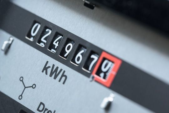 Bis zu 20 Prozent mehr könnte der Strom die Unternehmen zukünftig kosten.(Bild:  moquai86 - stock.adobe.com)