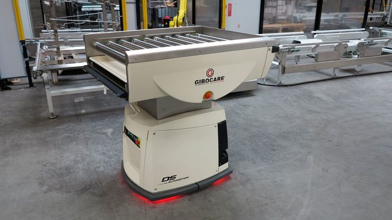 Das Automated Guided Vehicle (AGV) von Gibotech und DS Automation merkt sich seinen Weg durch die Werkshallen.  (Gibotech)