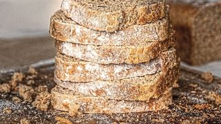 Krümel und Brotreste haben schon unsere Großeltern für Paniermehl und Semmelklöße weiterverwendet. Was früher selbstverständlich war, heißt heute „Upcycled Ingredients“ und fasst in der Lebensmittelindustrie zunehmend Fuß. So wird Lebensmittelverschwendung reduziert. (Symbolbild) (Bild: frei lizenziert, Delfina Cocciardi)