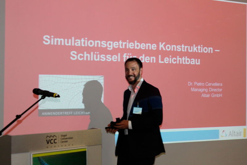 Der Schlüssel für den Leichtbau – die simulationsgetriebene Konstruktion – war Inhalt des Vortrags von Dr. Pietro Cervellera. (V. Siegl/konstruktionspraxis)