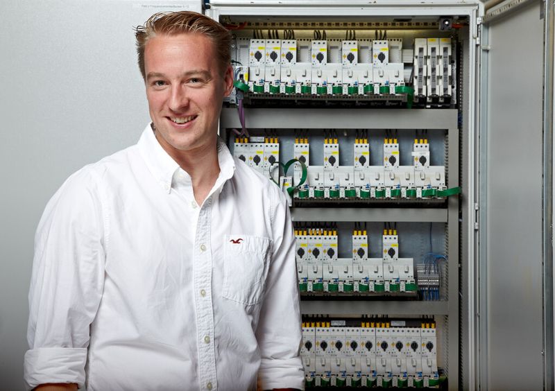 Sebastian Gormanns, Geschäftsführer Schaltanlagen Gormanns. „Für uns hat sich mit SmartWire-DT der Verdrahtungsaufwand auf ein Achtel verringert.“ (Bild: Eaton)