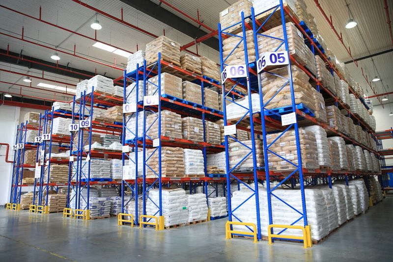 Lagerflächen im neuen Klebstoffwerk. (Bild: Henkel)