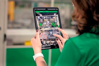 NTT und Schneider Electric kooperieren, damit industrielle Anlagen mit Private 5G ausgestattet werden können. Das soll die Innovationskraft der Betreiber stärken. Hier mehr dazu. NTT und Schneider Electric kooperieren, damit industrielle Anlagen mit Private 5G ausgestattet werden können. Das soll die Innovationskraft der Betreiber stärken. Hier mehr dazu.