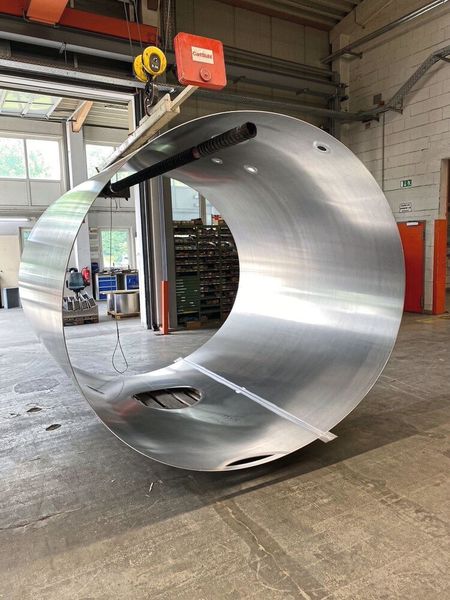 Four-roll plate bending machines guarantee higher productivity and are easier to operate, as users always maintain control over the plate. (Image:Faccin)