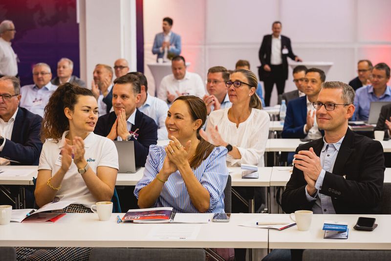 Impressionen vom 24. Würzburger EMS-Tag: Im Mittelpunkt standen aktuelle Branchenthemen, praxisnahe Impulse und insbesondere der persönliche Austausch innerhalb der EMS-Community. (Bild: Stefan Bausewein)