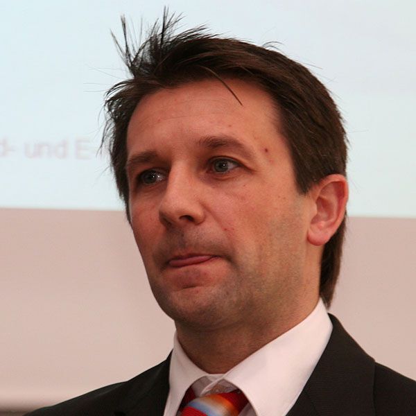 „Die Verkleinerung der leistungselektronischen Komponenten ist der Schlüssel zur Aufwands- und Kostenreduzierung“, sagt Wolfgang Schön, ZF Friedrichshafen.  (Bild: Itasse)