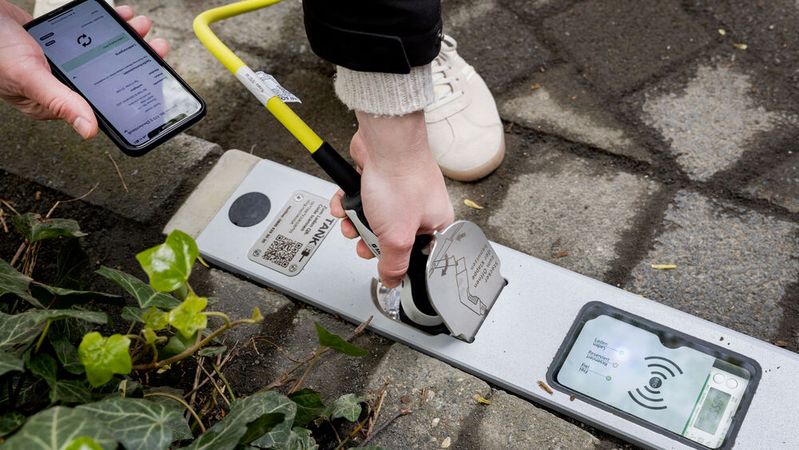 Rheinmetall, the city of Cologne and TankE have launched their pilot project for loading kerbs in public spaces.(Image: Rheinmetall)