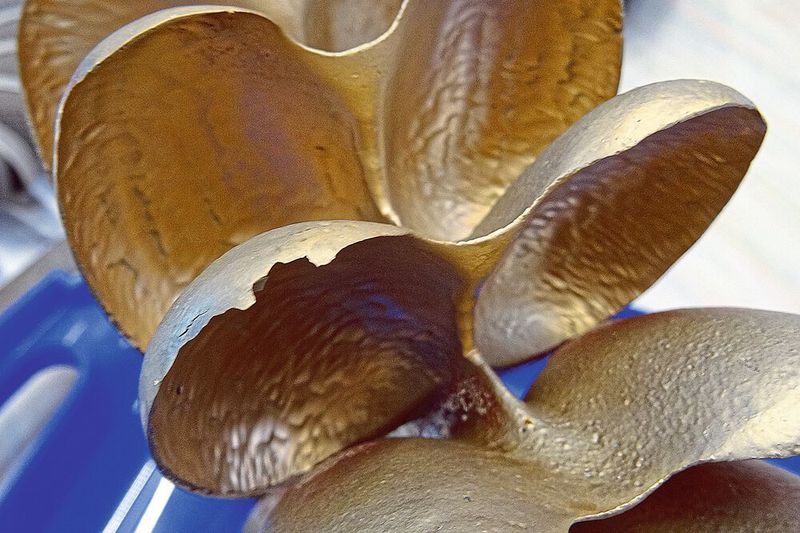 Das erheblich geschädigte Turbinenrad muss erneuert werden und dient als «Vorlage» für die Gestaltung der neuen Turbinenschaufeln.  (Ecoparts AG)