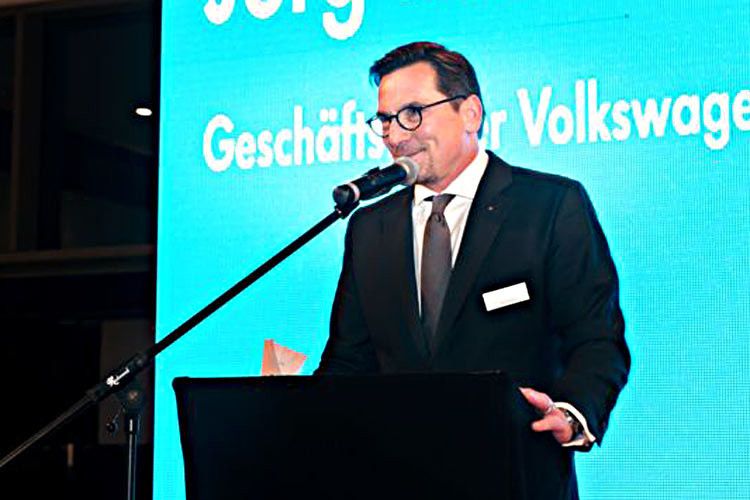 Jörg Kamenz, Geschäftsführer VW Automobile Frankfurt, eröffnete die VW-Niederlassung Ende September im Beisein von 330 Gästen aus Politik und Wirtschaft. (Foto: VW Automobile Frankfurt)