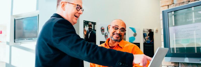 Wenn sich Marketing und Sales entlang der gesamten Buyers Journey abstimmen, profitiert nicht nur der Kunde. Wenn sich Marketing und Sales entlang der gesamten Buyers Journey abstimmen, profitiert nicht nur der Kunde.