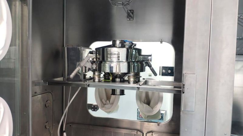 The sieve reduces operator handling by 30–40%. (Source: Russell Finex)