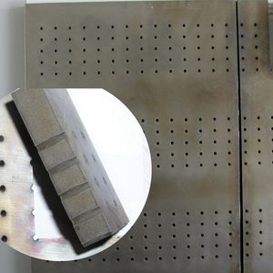 Bild 1: Um die Nachteile des mechanischen Bohrens zu eliminieren, lässt sich die Wasserstrahl-Schneidtechnik auch für Bohrungen nutzen.