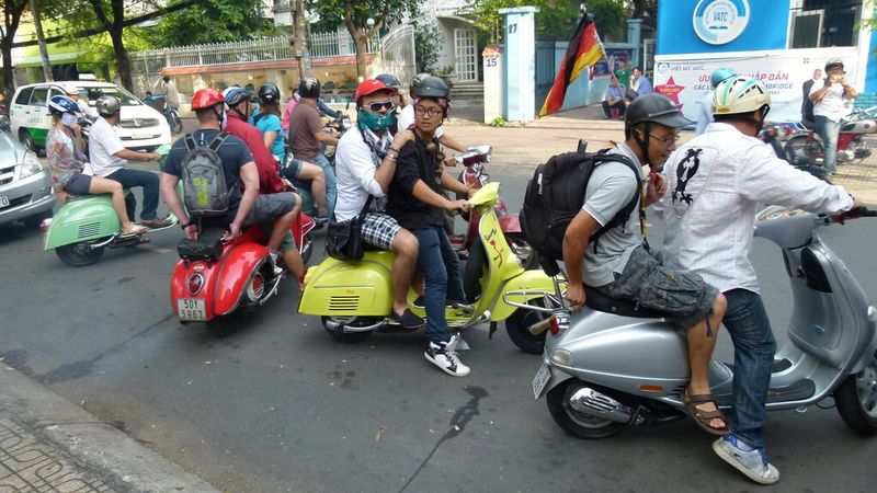 Aufbruch zur Vespa-Tour. (Bild: Aetka)