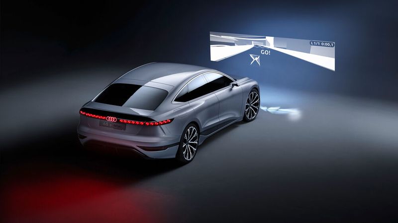 Denkbar sind auch Videospiele, um die Wartezeit beim Laden zu überbrücken. (Bild: Audi)