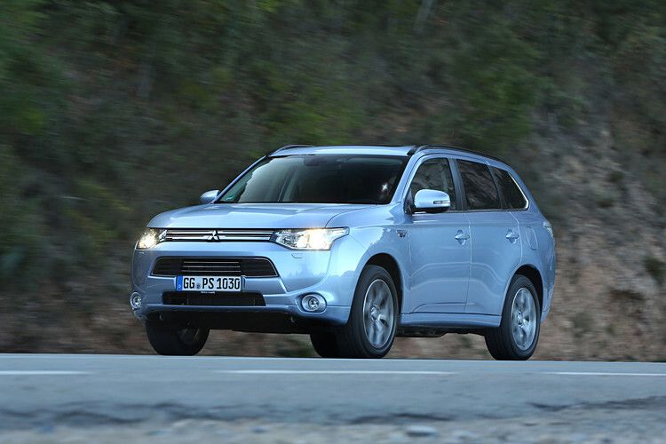 Die fünf am häufigsten seit dem Jahr 2010 zugelassenen Elektrofahrzeuge: Auf Platz fünf liegt Mitsubishi mit etwa 42.000 verkauften Outlander Plug-in-Hybrid-Modellen. (Foto: Mitsubishi)