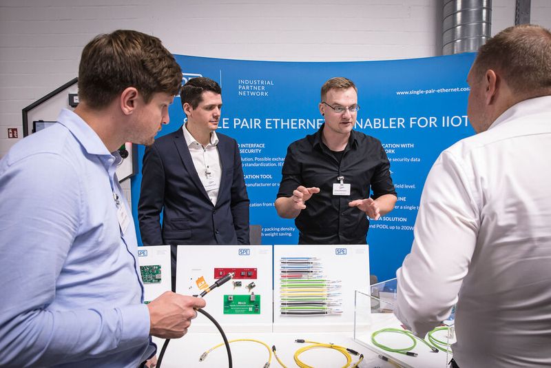 Steckverbinderkongress 2023 Tag 2: Kongress mit Trendthemen von PCF über DC-Steckverbinder, Hybridsteckverbinder, Qualifizierung, Single Pair Ethernet, Hands-on Workshops bis zu 3D-Druck und Konfektionierung. (Bild: Stefan Bausewein)