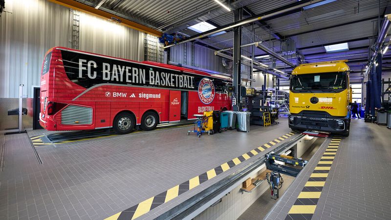 Die Werkstatt ist 3.200 Quadratmeter groß. (Bild: © Daimler Truck AG)