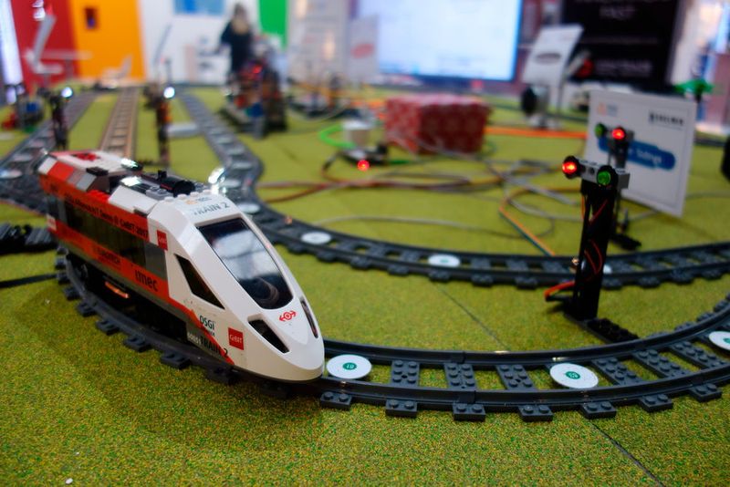 Was den OSGi-Standard so attraktiv für das Internet der Dinge macht, war an einer Modellwelt in Halle 12 zu sehen.  (Bild: Markus Dalke)