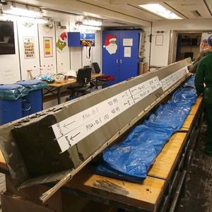 Sedimentkerne aus dem Ägäischen Meer dienen als natürliche Umweltarchive und liefern Informationen über die Auswirkungen früher menschlicher Aktivität auf Ökosysteme (Forschungsschiff Meteor, Dezember 2017)(Bild:  Bertil Mächtle)