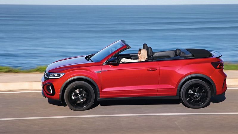 Die Cabrio-Version des VW T-Roc ist das beliebteste Freiluftmodell in Deutschland. Insgesamt werden aber immer weniger Cabrio-Neuwagen zugelassen.(Bild:  VW)
