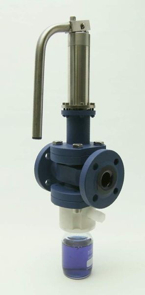 Probenahmeventil in Rohrnennweite DN25, Stahl/Email-Ausführung  (Bild: Fritz Barthel)