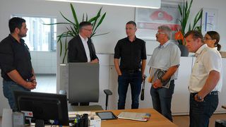 Serviceleiter Matthias Sieg stellte sich den Fragen der Jury. (Bild: Christine Winkler)