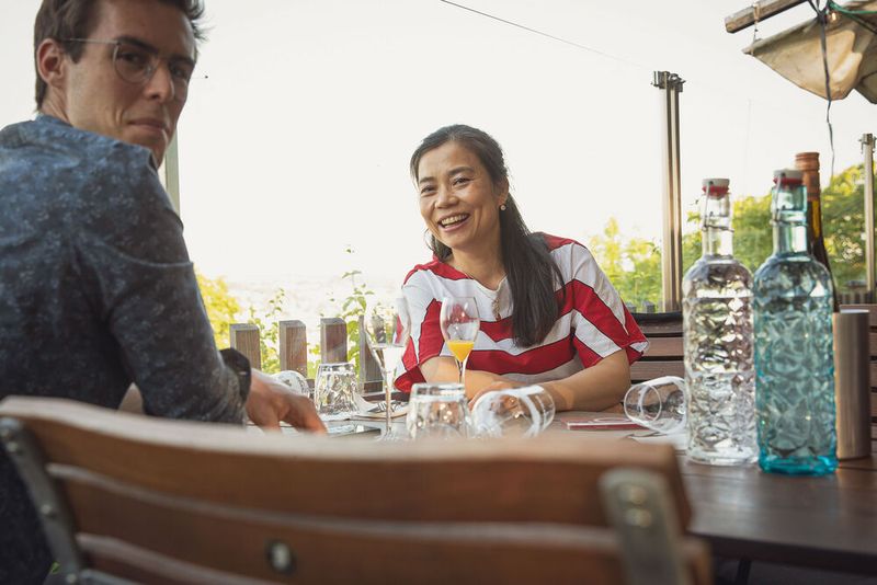 Anwenderkongress Steckverbinder 2023: Die Abendveranstaltung am Dienstag auf dem Nikolaushof mit Blick über Würzburg. (Bild: Stefan Bausewein)