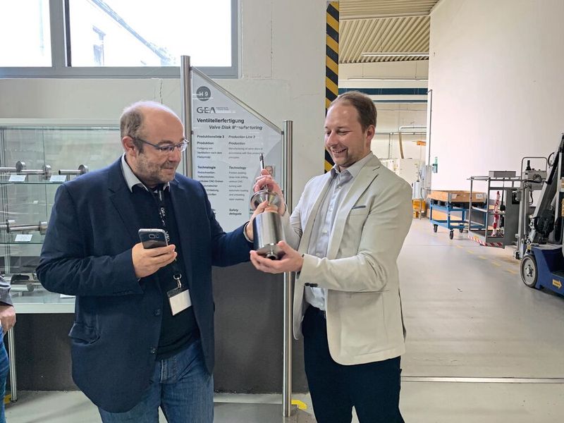 Ventiltechnik zum Anfassen mit Gea-Produktmanager für aspetische Ventile Pascal Bär  (Bild: Gea)