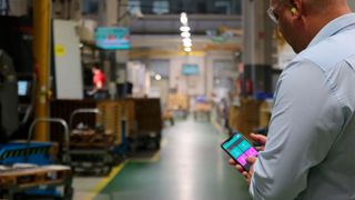 Digitales Arbeiten: Mit einer App für eine komplett neue Arbeitsweise in der Fabrik. (5thIndustry)