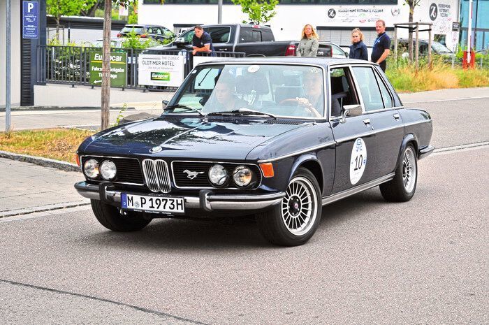 Heimspiel: Johannes Hengge und Andreas Kießling im BMW 3.0 S (1973). (Zietz/»kfz-betrieb«)