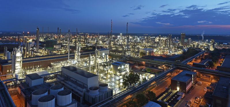 Stadt in der Stadt: Mit 10 Quadratkilometern Werksgelände ist der BASF-Verbundstandort Ludwigshafen das größte zusammenhängende Chemieareal der Welt.(Bild:  BASF SE)