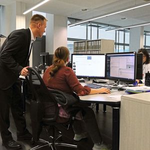 In der Entwicklungsabteilung werden kundenspezifische Anpassungen konstruiert.(Bild:  Andreas Leu)