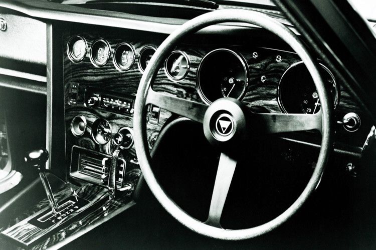 Fahrerarbeitsplatz im Toyota 2000 GT. (Foto: Toyota)