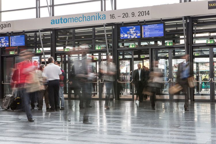140.000 Fachbesucher aus 173 Ländern haben die Automechanika 2014 besucht. »kfz-betrieb« war vor Ort und hat Besucher, Stände, Produkte und die eine oder andere Kuriosität bildlich festgehalten. (Messe Frankfurt)