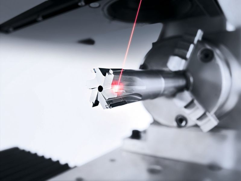 ...und einer Länge von 344 mm passen in die Lasertec 20 PrecisionTool problemlos rein. (Bild: DMG)