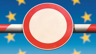 Mit Agenturmodellen wollen Hersteller für einheitliche Neuwagenpreise sorgen. Der EU-Neuwagenhandel wiederum lebt von Preisunterschieden zwischen verschiedenen Ländern – eine Herausforderung für das Geschäftsmodell. (Bild: copyright by Oliver Boehmer - bluedesign®)