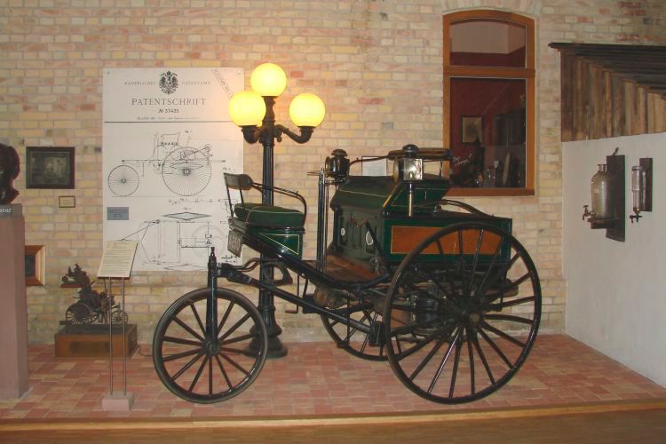 Der „Patent Motorwagen Modell 3“ von Carl Benz war das erste für den Verkauf produzierte Automobil. Eine Serie von 25 Stück entstand ab 1888. Das im Automuseum Dr. Carl Benz gezeigte Exponat ist das einzig erhaltene – und das im Originalzustand! (Foto: Dominsky)