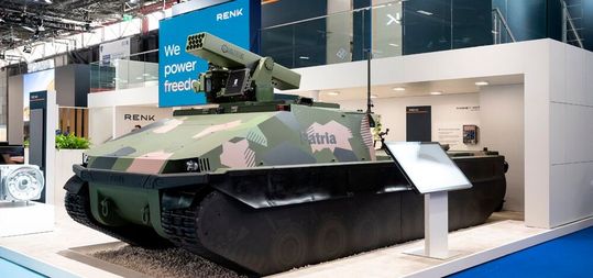 Heute geht die Pariser Rüstungsmesse Eurosatory zu Ende. Ein Thema des Events waren auch autonome Kampfsysteme, wie sie etwa Renk mit Patria aus Finnland (Bild) entwickelt. KI-gestützte Waffensysteme seien demnach nötig, aber nicht unumstritten ...(Bild:  Patria)