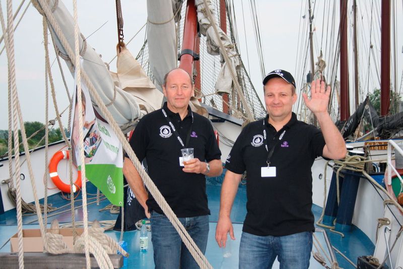 Burghard Lehmkau (Delter Bürosysteme) und Viktor Hiller (HillIT) vor dem Start. (Emendo)