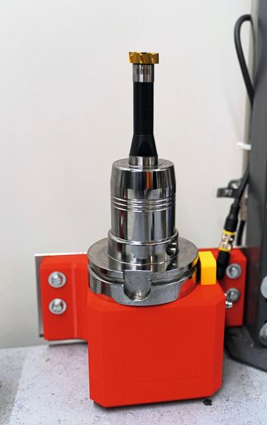 Mit einem Schreib-Lese-Abstand bis 20 mm bei In-Metal-Datenträgern bietet das RFID-System von Turck eine der größten Reichweiten am Markt. (Bild: Turck)